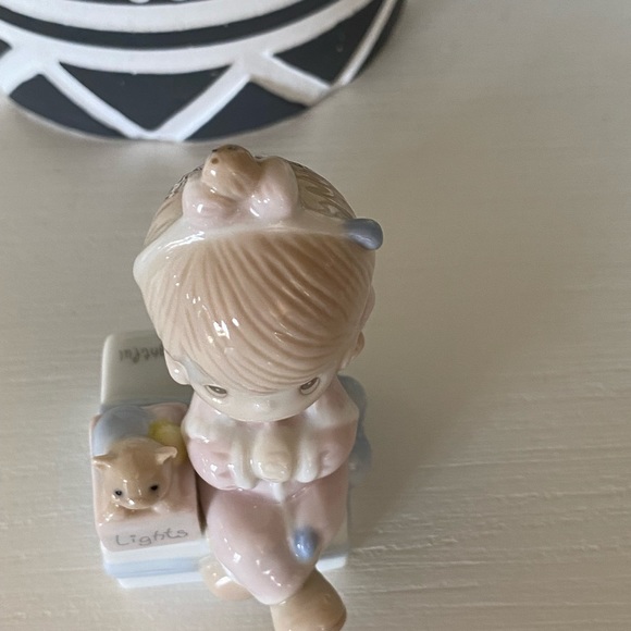 1994 Precious Moments - May Your Christmas be Delightful Musical Figurine- Girl - Picture 2 of 7